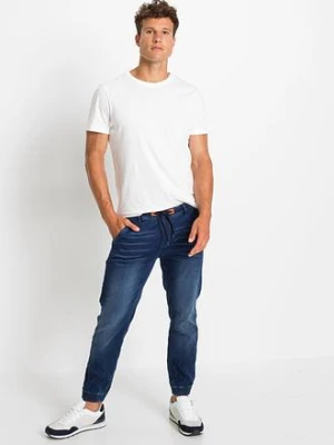 Joggery jeansowe z gumką w talii o kroju regular fit, prosta nogawka bonprix