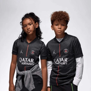 Zdjęcie produktu PSG Jordan Fourth Stadium 2025/26 szary