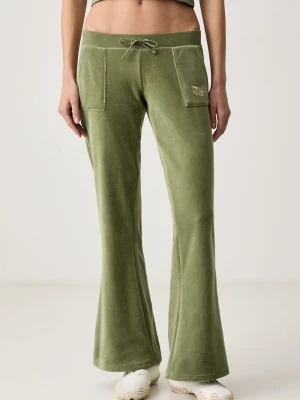 Juicy Couture spodnie flare damskie z bawełną REGAL REBELLE CAISA ULTRA LOW RISE zielony