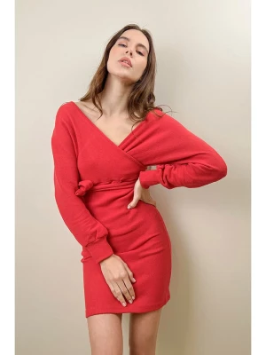 Jumeon Sukienka dzianinowa w kolorze czerwonym rozmiar: L