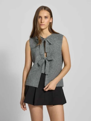Kamizelka dzianinowa o kroju regular fit z wiązaniem model ‘SILLY’ Pieces