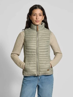 Kamizelka pikowana o kroju regular fit ze stójką i detalem z logo camel active