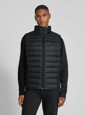 Kamizelka pikowana o kroju slim fit z kieszeniami zapinanymi na zamek błyskawiczny model ‘ODENO2’ Boss Orange