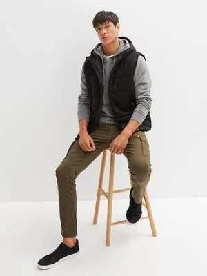 Kamizelka pikowana z kapturem z detalami z imitacji skóry bonprix