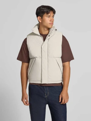 Kamizelka pikowana z ukrytym zamkiem błyskawicznym model 'SOHO BODYWARMER' Jack&Jones Złamany biały