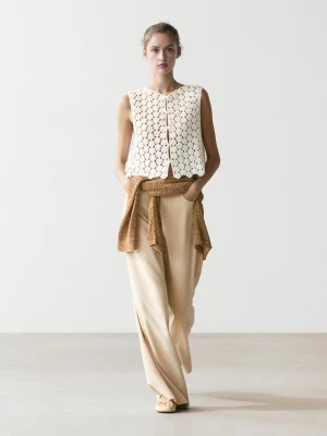 Kamizelka Szydełkowa Z Bawełny Z Kwiatowym Detalem - Surowy - - Massimo Dutti - Kobieta