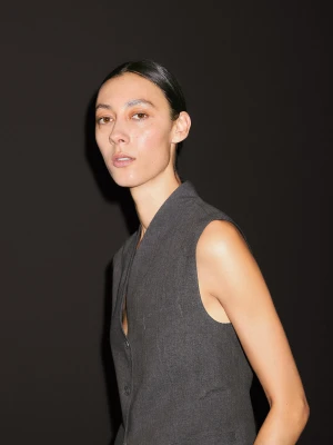 Kamizelka Ze 100% Lnu Z Dekoltem W Serek - Ciemnoszary - - Massimo Dutti - Kobieta