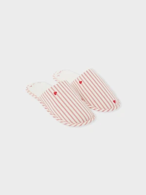 Kapcie mules w serduszka z bawełną Etam