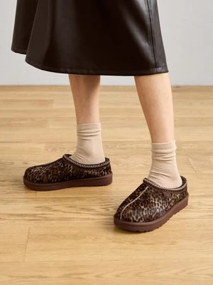 Kapcie UGG ciemnobrązowy