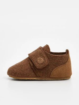 Kapcie Wheat