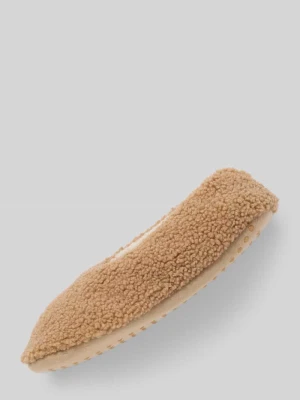 Kapcie z futerka z antypoślizgową podeszwą Jake*s Casual