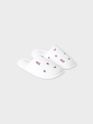 Kapcie z wzorem Etam