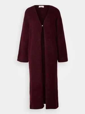 Kardigan Gina Tricot ciemnoczerwony