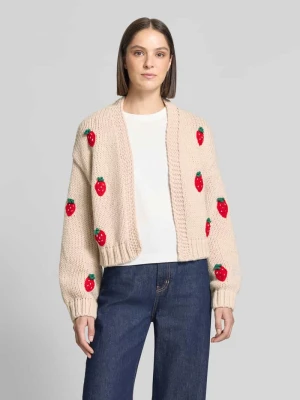 kardigan rozpinany o kroju regular fit z haftem w truskawki Apricot Piaskowy