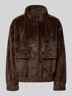 kardigan rozpinany z materiału typu teddy z kieszenie z patką, krój regular fit Zero Czekoladowy