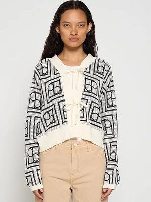 Kardigan Soaked in Luxury