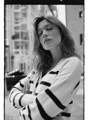 Kardigan w paski ecru Moodo