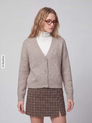 kardigan o kroju regular fit z dekoltem w serek model 'ZOEY' Only Piaskowy melanż