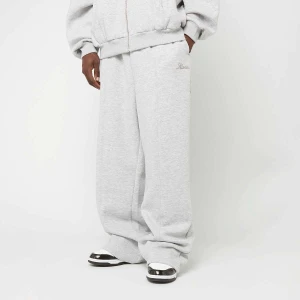 Karl Kani Script Straight Leg Sweatpants mężczyźni Spodnie dresowe szary rozmiar Odzież