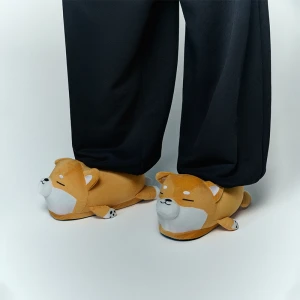 Karmelowe kapcie w kształcie psa shiba House