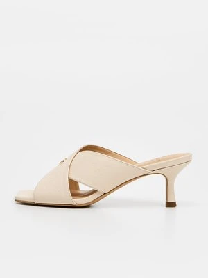 Klapki na obcasie aigner