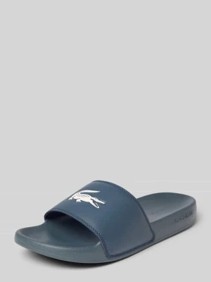 Klapki basenowe z nadruk z logo model 'SERVE SLIDE' Lacoste