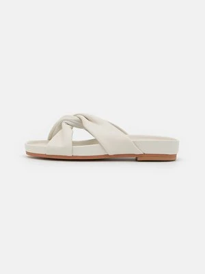 Klapki płaskie Clarks