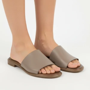 Klapki damskie Armodo, cholewka skóra naturalna fason wsuwany szeroki pasek odkryte palce płaska podeszwa, szare, 40475