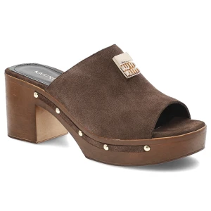 Klapki damskie Karino, ze skóry naturalnej zamszowej wysoki obcas platforma ozdobna aplikacja styl retro, brązowe, 5898/015-P