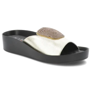 Klapki damskie S. Barski, ze skóry naturalnej z ozdobą na platformie, złote, KV51-028 S.Barski