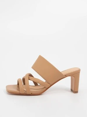 Klapki na obcasie Clarks