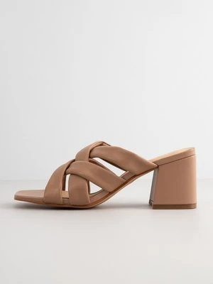Klapki na obcasie Clarks