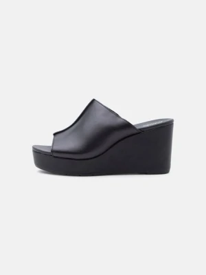 Klapki na obcasie Clarks czarny