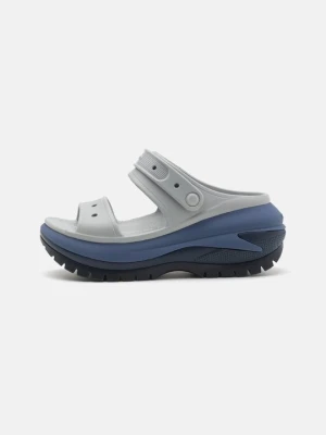 Klapki na obcasie Crocs niebieski