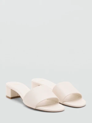 Klapki na obcasie klockowym z paskiem kremowy / écru - Kobieta - - MANGO