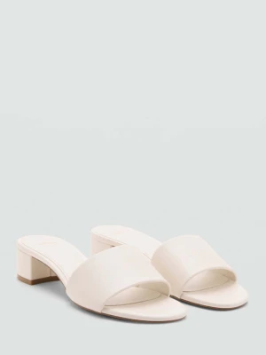 Klapki na obcasie klockowym z paskiem kremowy / écru - Kobieta - - MANGO