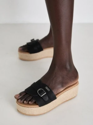 Klapki na obcasie Lee czarny