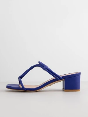Klapki na obcasie Stuart Weitzman niebieski