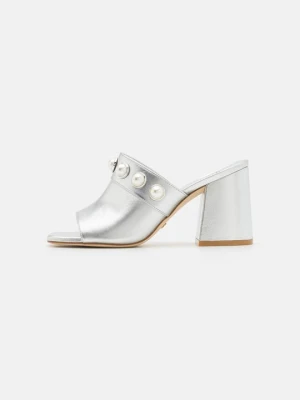 Klapki na obcasie Stuart Weitzman srebrny
