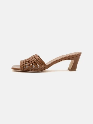 Klapki na obcasie Stuart Weitzman tan