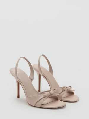 Klapki na obcasie z kokardkami na paskach cielisty - Kobieta - - MANGO