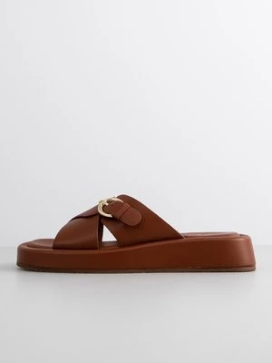 Klapki płaskie aigner