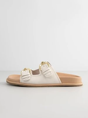 Klapki płaskie aigner