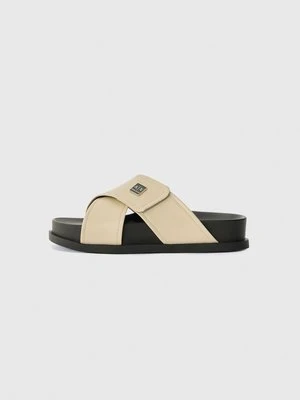 Klapki płaskie Armani Exchange
