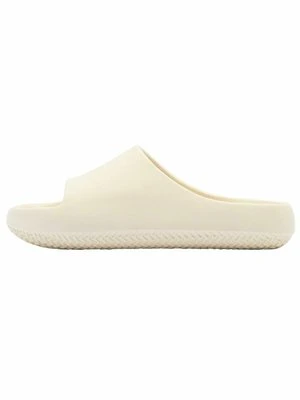 Klapki płaskie Bershka