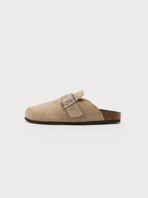 Klapki płaskie Bianco