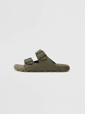 Klapki płaskie Boss