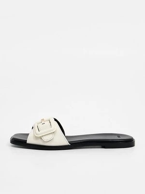 Klapki płaskie Boss