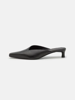 Klapki płaskie By Malene Birger