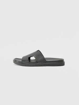 Klapki płaskie Call it Spring